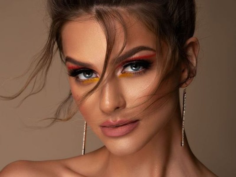 Creating an Editorial Look in a Studio Session