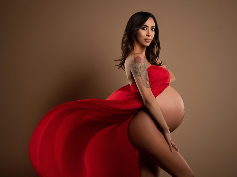 Black and White Maternity Photography Ideas